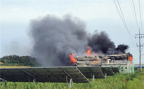 光伏電站智能防火監(jiān)控攝像頭，超遠距離高清透霧攝像機